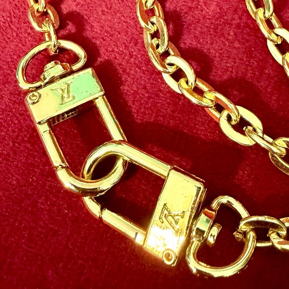 👑✅PRICE FIRM✅ Stylish Gold tone short shoulder faux metal chain strap. NWOT - Picture 3 of 11